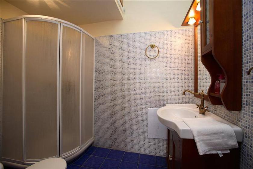 Mirsinia Apartments - Skopelos Лутраки Экстерьер фото