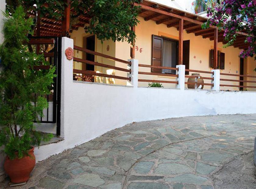 Mirsinia Apartments - Skopelos Лутраки Экстерьер фото